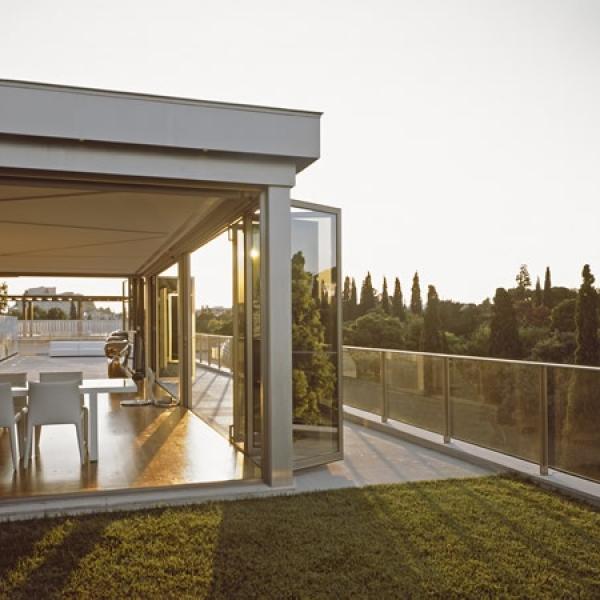 Penthouse and roof garden in Athens