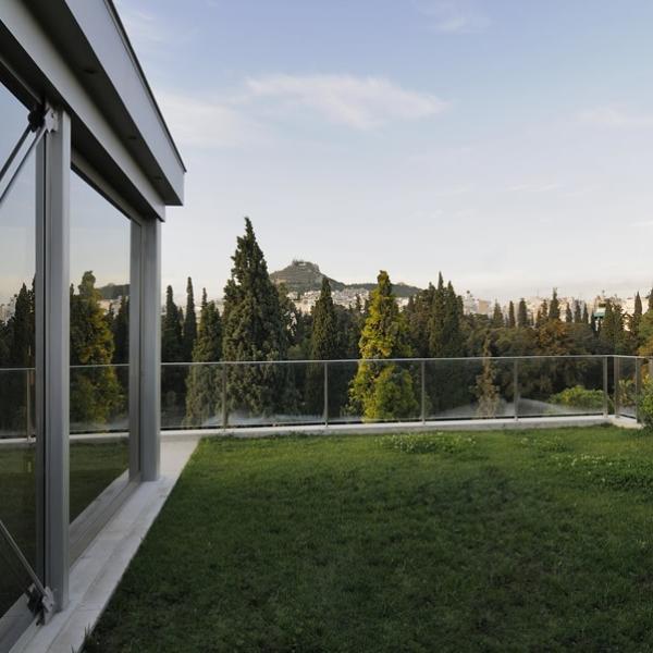 Penthouse and roof garden in Athens